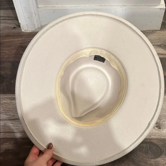 Source Unknown Cream Hat with Patterned Scarf - Picture 3 of 3